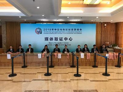 你们只管说,翻译不出算我输!这群志愿者不一般!