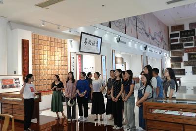 外语学院与北京崇德堂文化传播签订实践教学基地协议并授牌